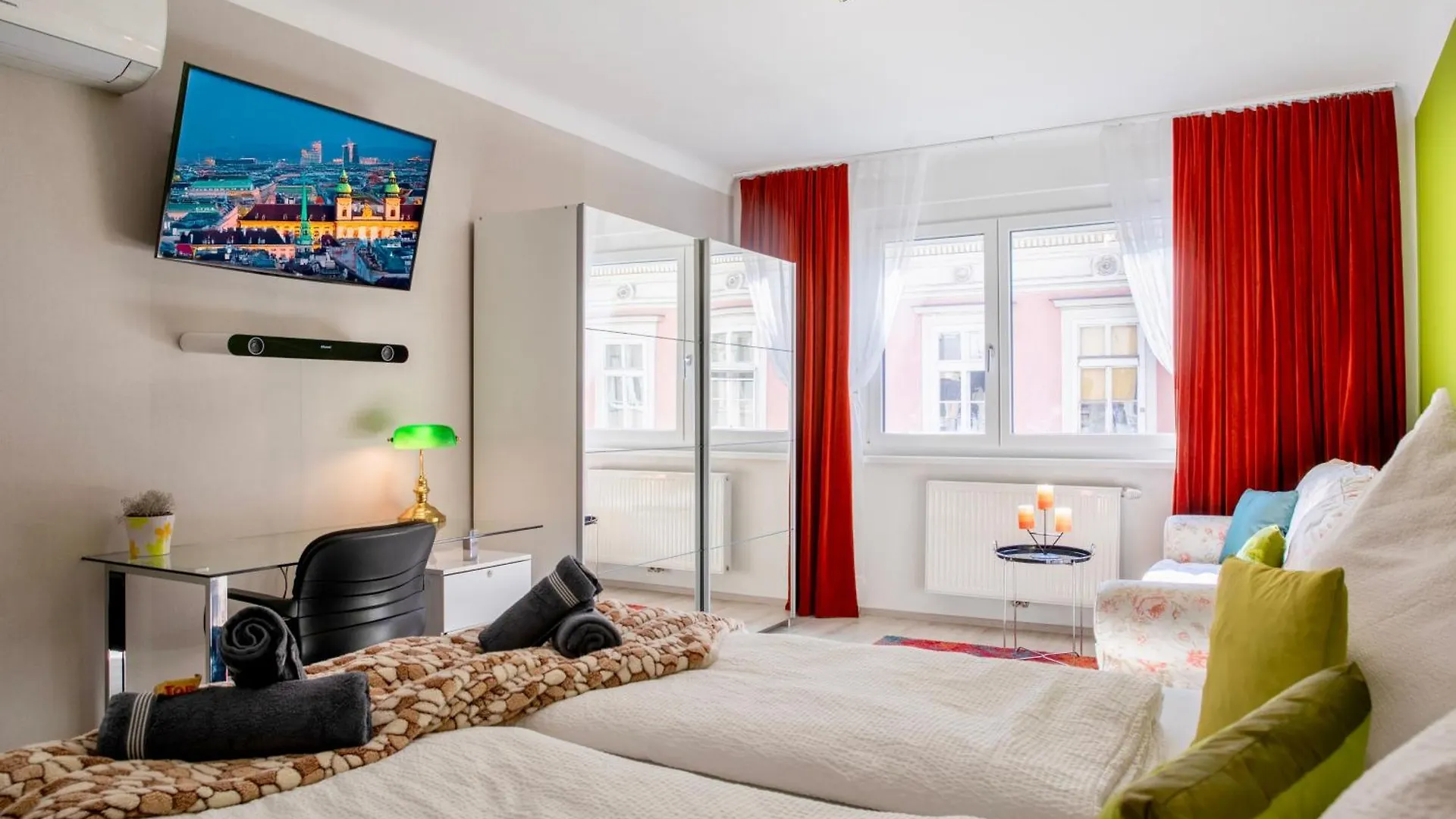Stylishly Colorful & Central In Wien - Wifi 0*, Vienna Austria
