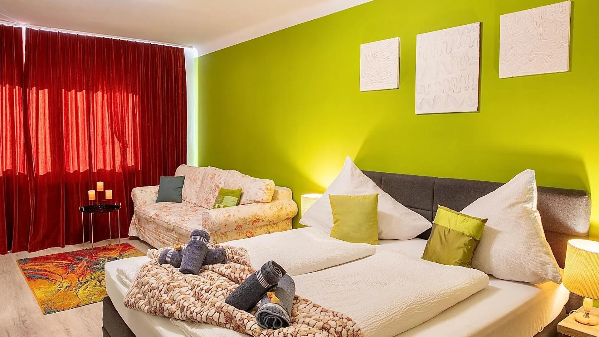 Stylishly Colorful & Central In Wien - Wifi 0*, Vienna